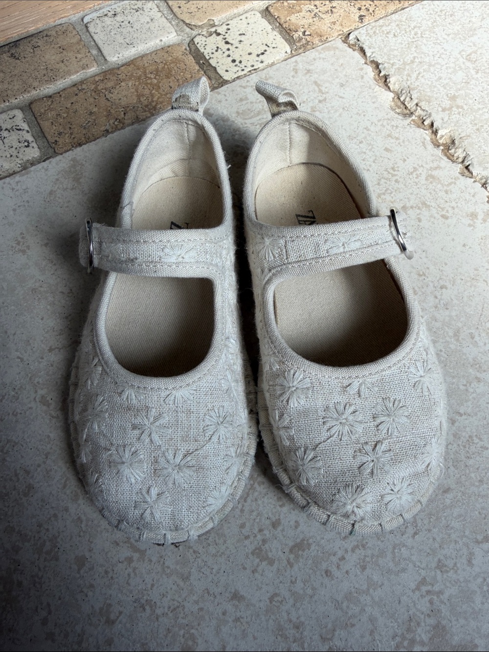 Zara Girls' Cream Floral Mary Jane Shoes - EU 24